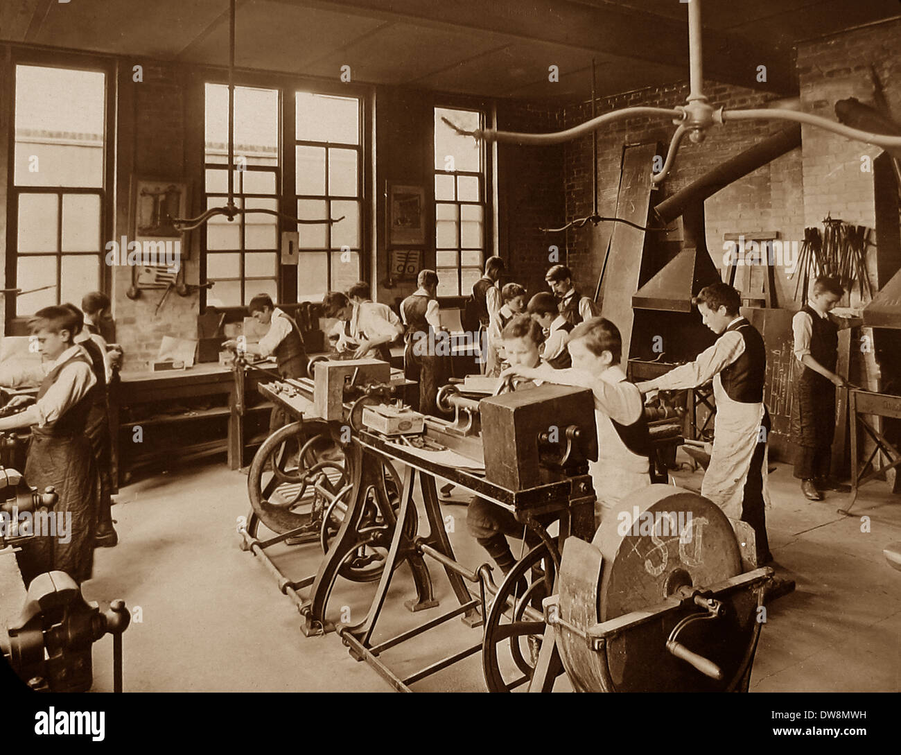 1920/30s School metal working class Foto de stock