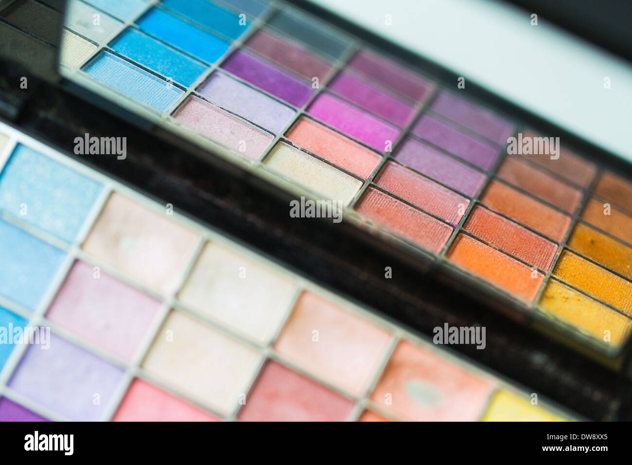 Maquillaje sombra intensos coloridos paletas Foto de stock