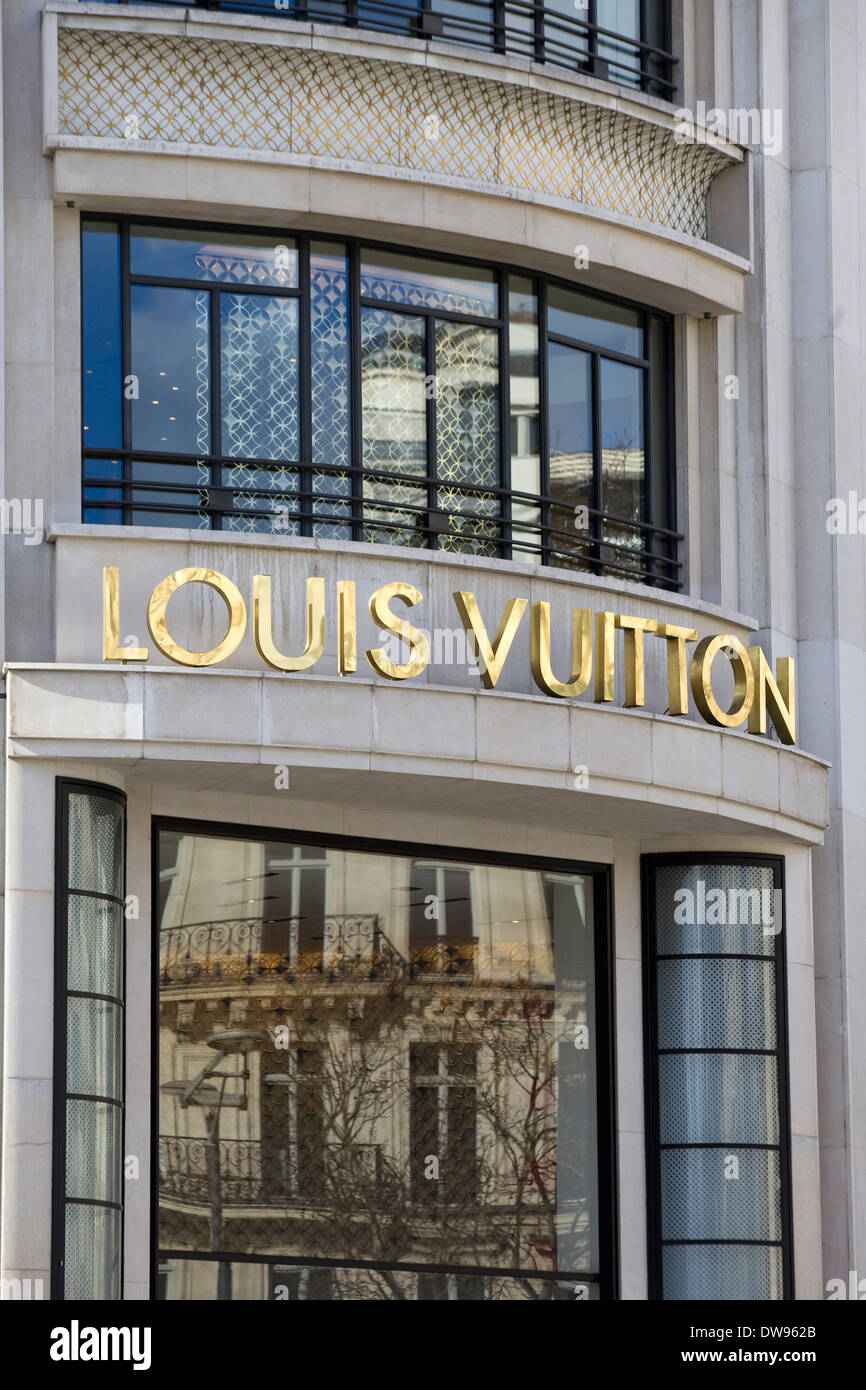 Foto de Louis Vuitton Loja Em Paris e mais fotos de stock de Alta costura -  Alta costura, Arquitetura, Butique - iStock