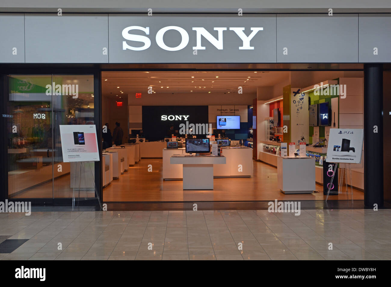 El exterior de la tienda de Sony en el Walt Whitman Mall Shopping Centre en  Huntington Station, Nueva York Fotografía de stock - Alamy