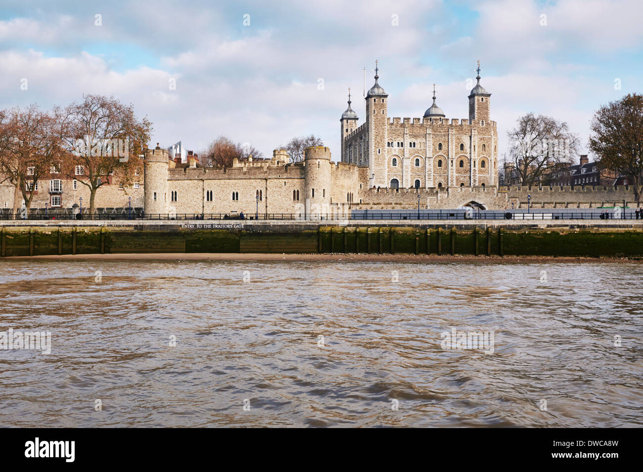 Vista de la Torre de Londres y el Río Támesis, Londres, Reino Unido. Foto de stock