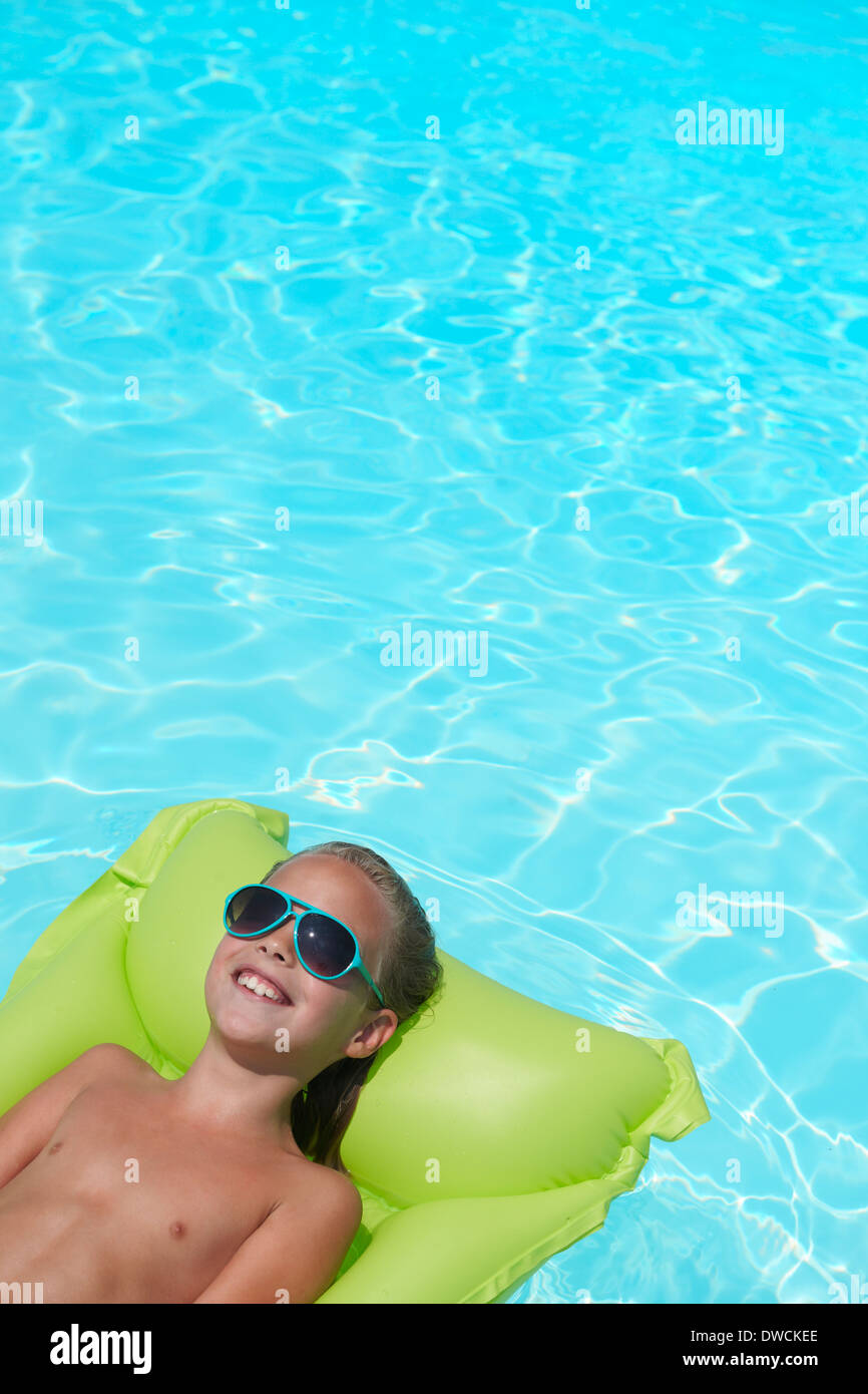 Colchon inflable para piscina fotografías e imágenes de alta resolución -  Alamy