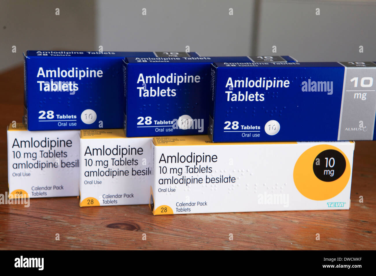 Reino Unido cajas de amlodipino, un medicamento de venta con receta  Fotografía de stock - Alamy