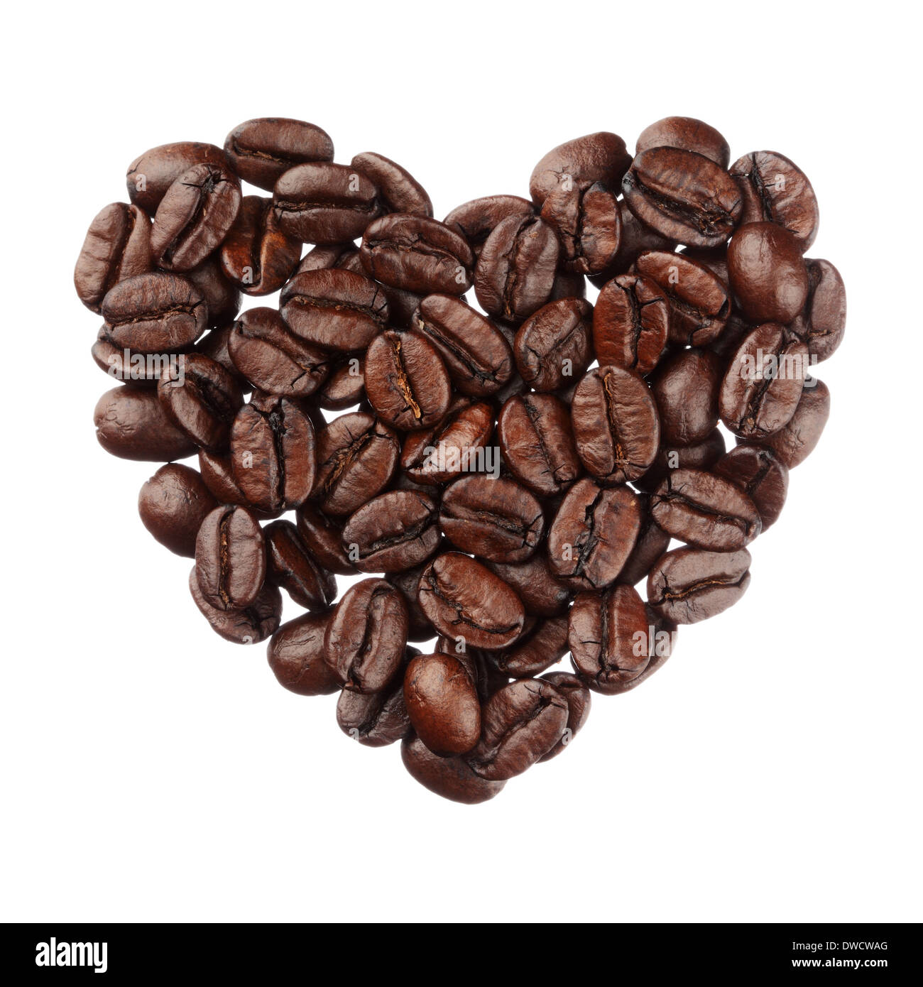 Los granos de café corazón aislado sobre fondo blanco cerrar Foto de stock