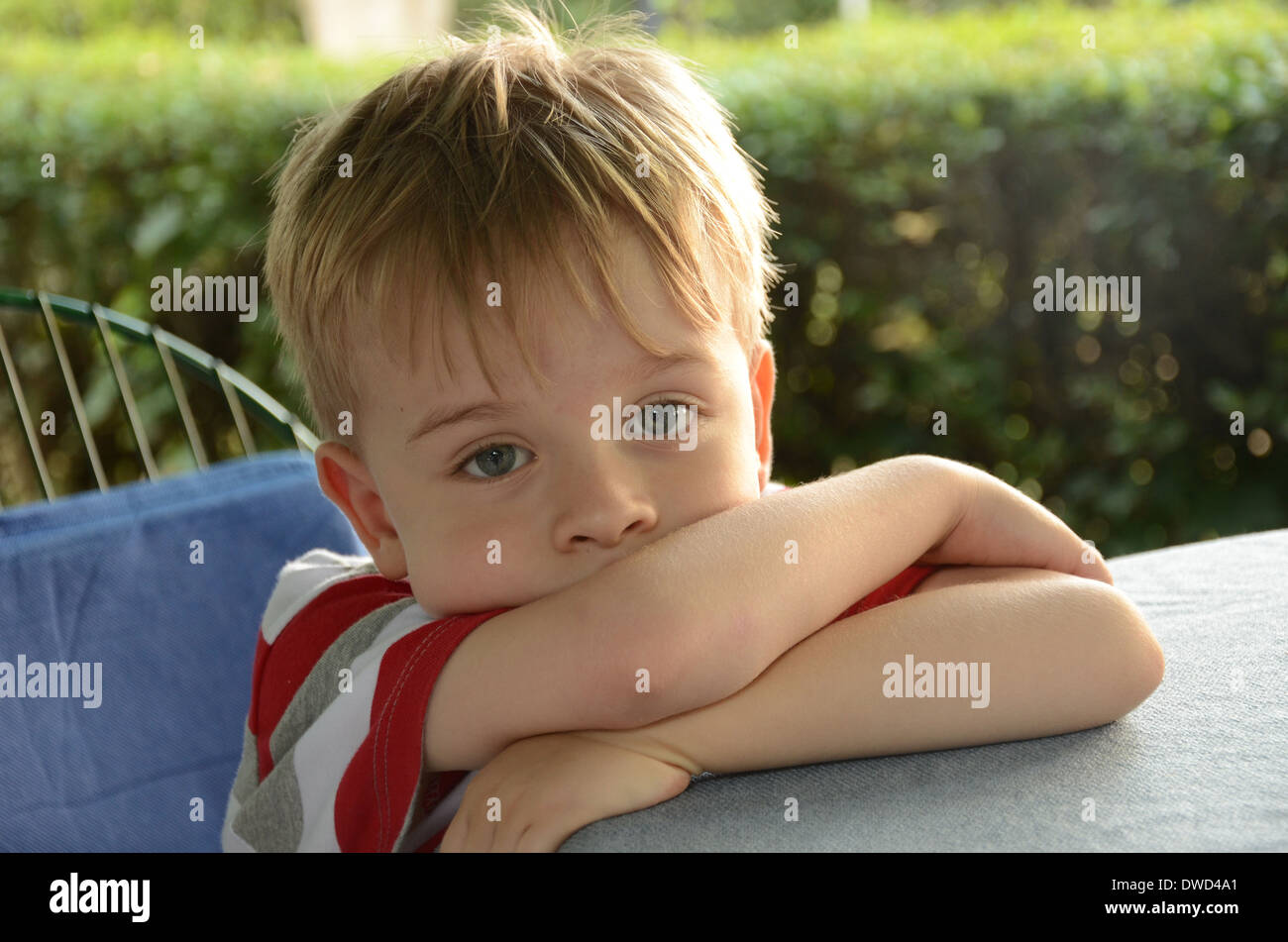 Niños rubios con ojos asules fotografías e imágenes de alta resolución -  Alamy