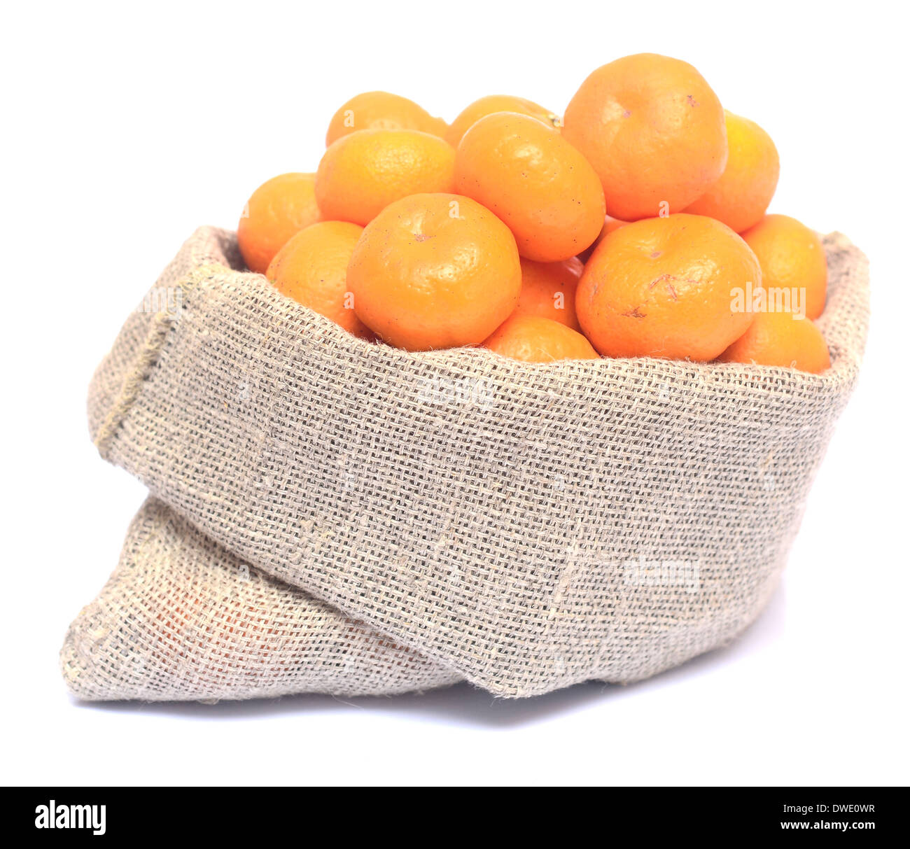 Mandarinas maduras aislado sobre fondo blanco. Foto de stock