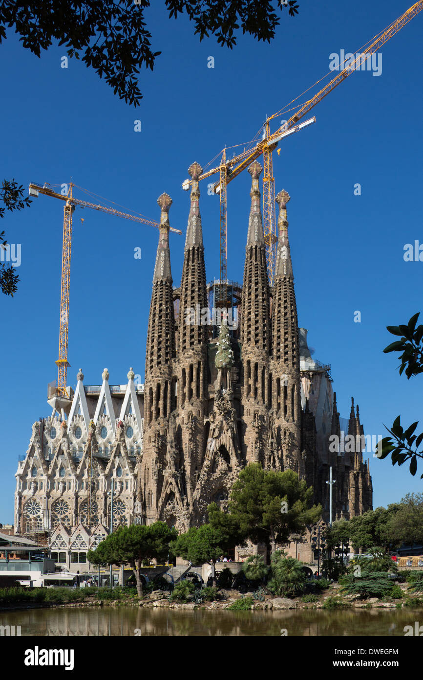 De estilo neogótico de Gaudí de La Sagrada Familia (Templo Expiatori de la Sagrada Familia) en Barcelona en España Foto de stock