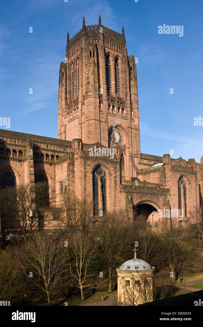 La Catedral Anglicana en la ciudad de Liverpool, en el noroeste de Inglaterra. Foto de stock