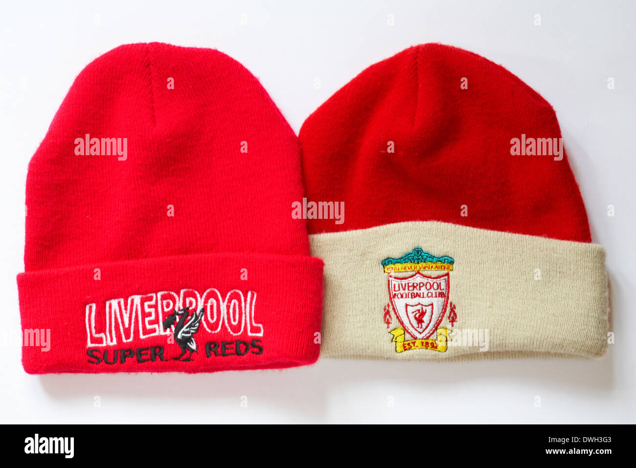 Dos Liverpool Fútbol club - super sombreros rojos est 1892 hat aislado  sobre fondo blanco Fotografía de stock - Alamy