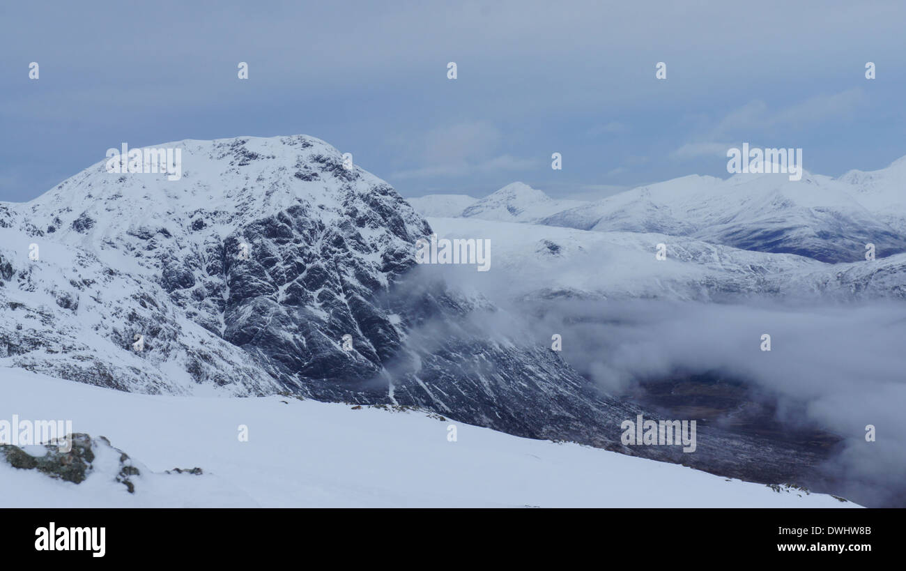 Fotografía mirando desde Glencoe mountain y estación de esquí. Foto de stock