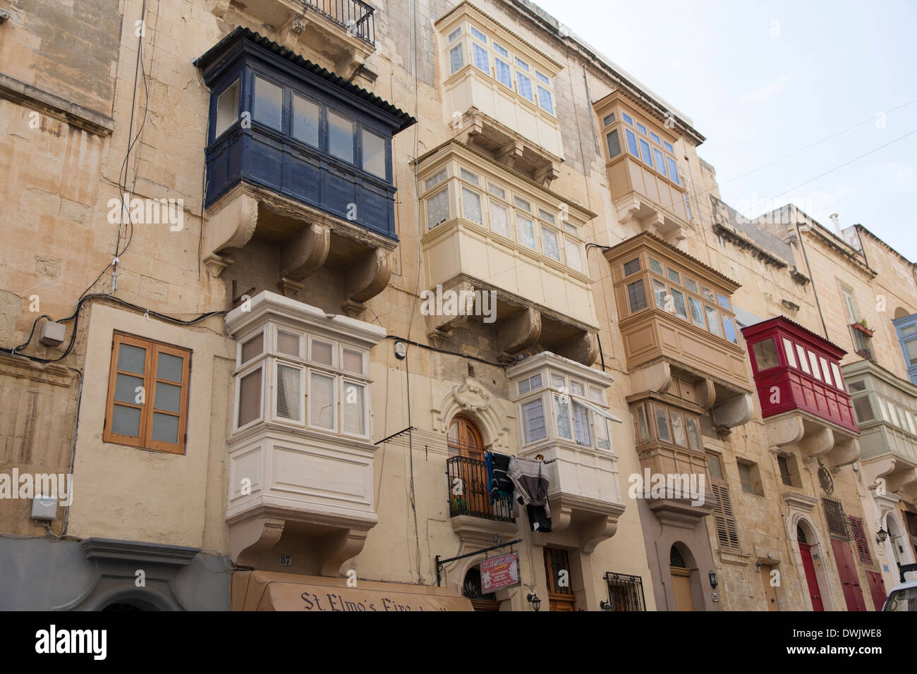 Balcones de madera, tradicional de Malta, Valletta gallariji Foto de stock
