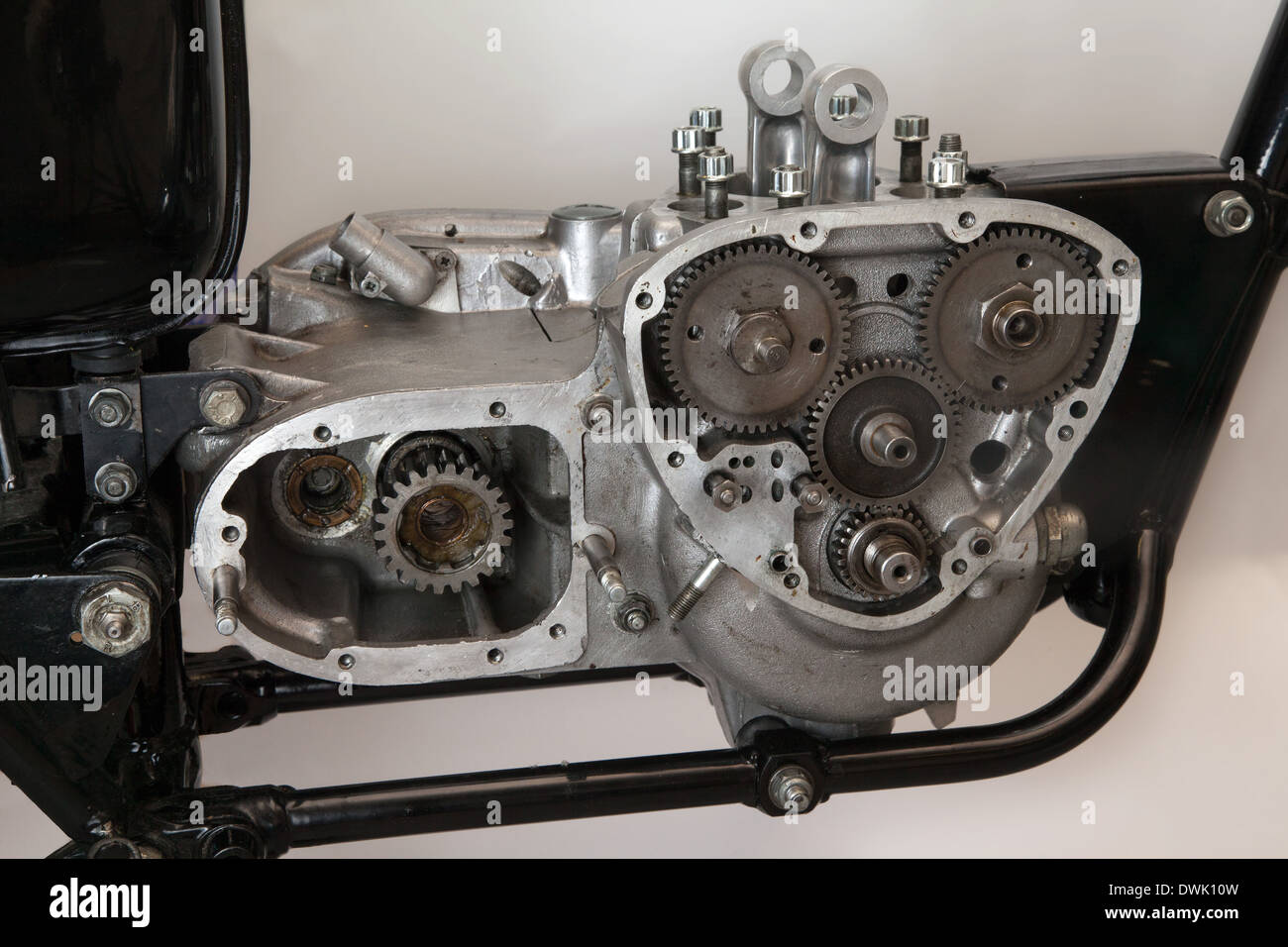 Clásico veterano vintage motocicleta triunfo daytona t100r reconstruir  motor caja de cambios fotografías e imágenes de alta resolución - Alamy