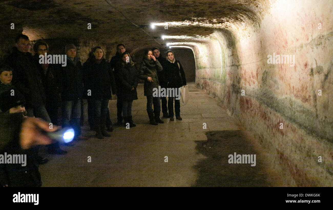 Debajo de la tierra, la galería y el corredor debajo del casco antiguo de Nuremberg, fotografiado el 9 de febrero de 2014. La mayoría de los corridos han sido secretas hasta mediados del siglo 17. Foto de stock