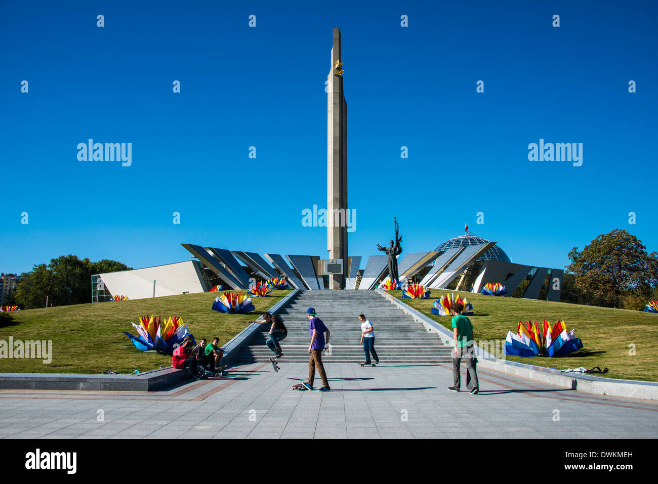 Ciudad Héroe Obelisco, parque Pieramohi, Minsk, Belarús, Europa Foto de stock