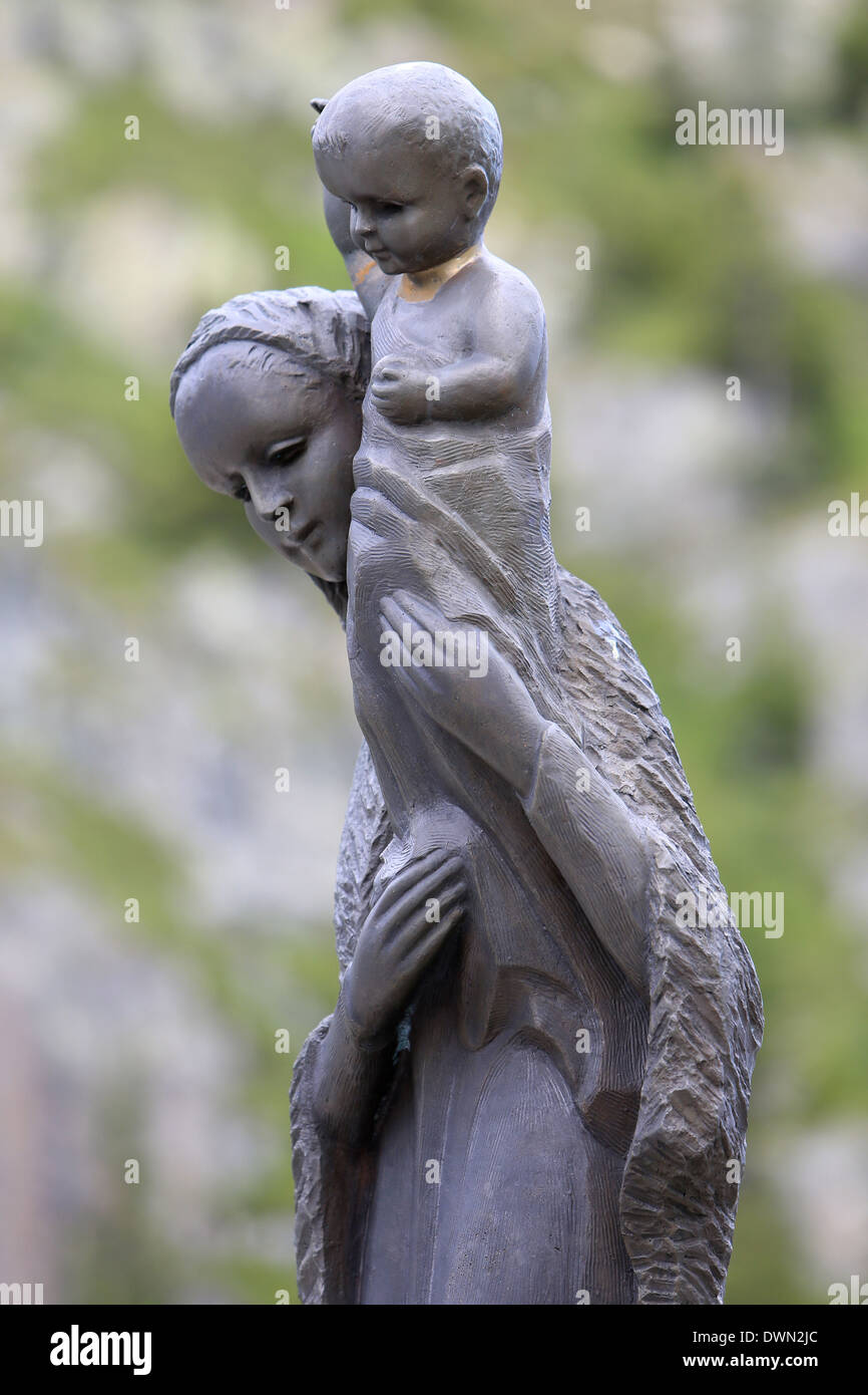 La Virgen María y de Jesús, la capilla de Emosson, dedicada a Notre-Dame-de-Nieves, Emosson, Valais, Suiza, Europa Foto de stock