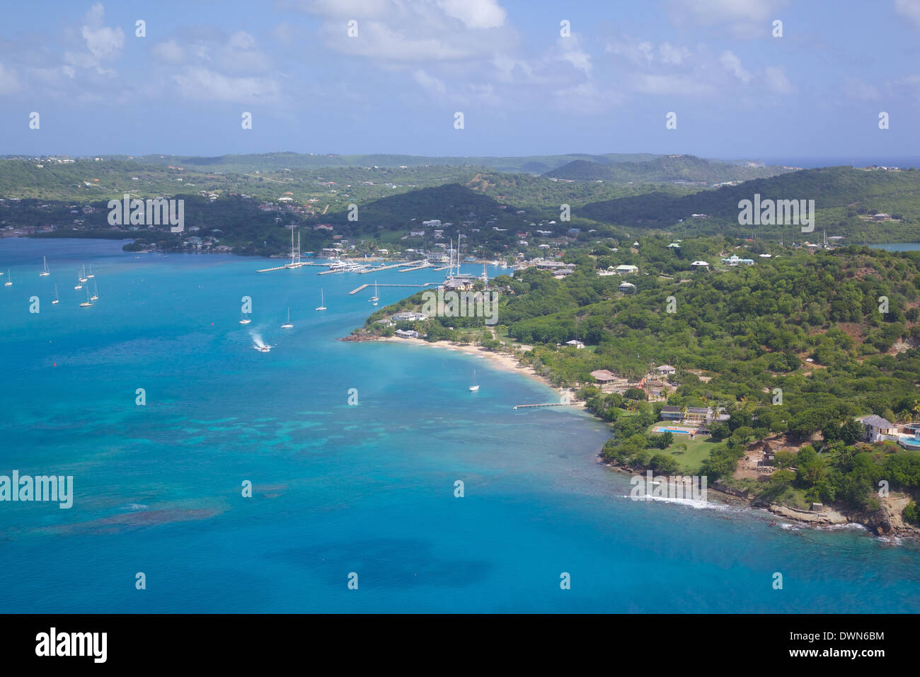 Vista de Falmouth Harbor, Antigua, Islas de Sotavento, Antillas, Caribe, América Central Foto de stock