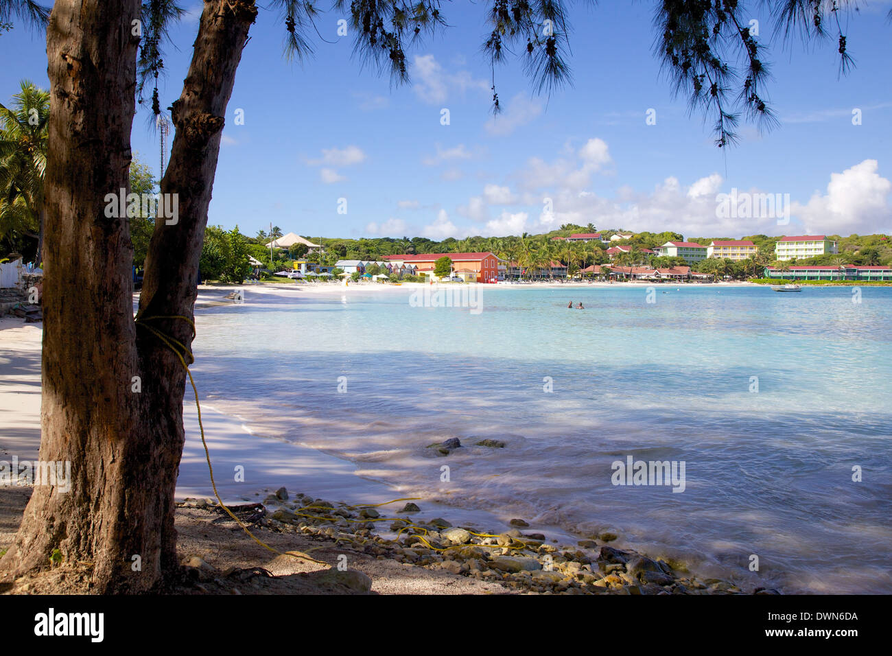 Vista de la bahía y playa larga, Long Bay, Antigua, Islas de Sotavento, Antillas, Caribe, América Central Foto de stock