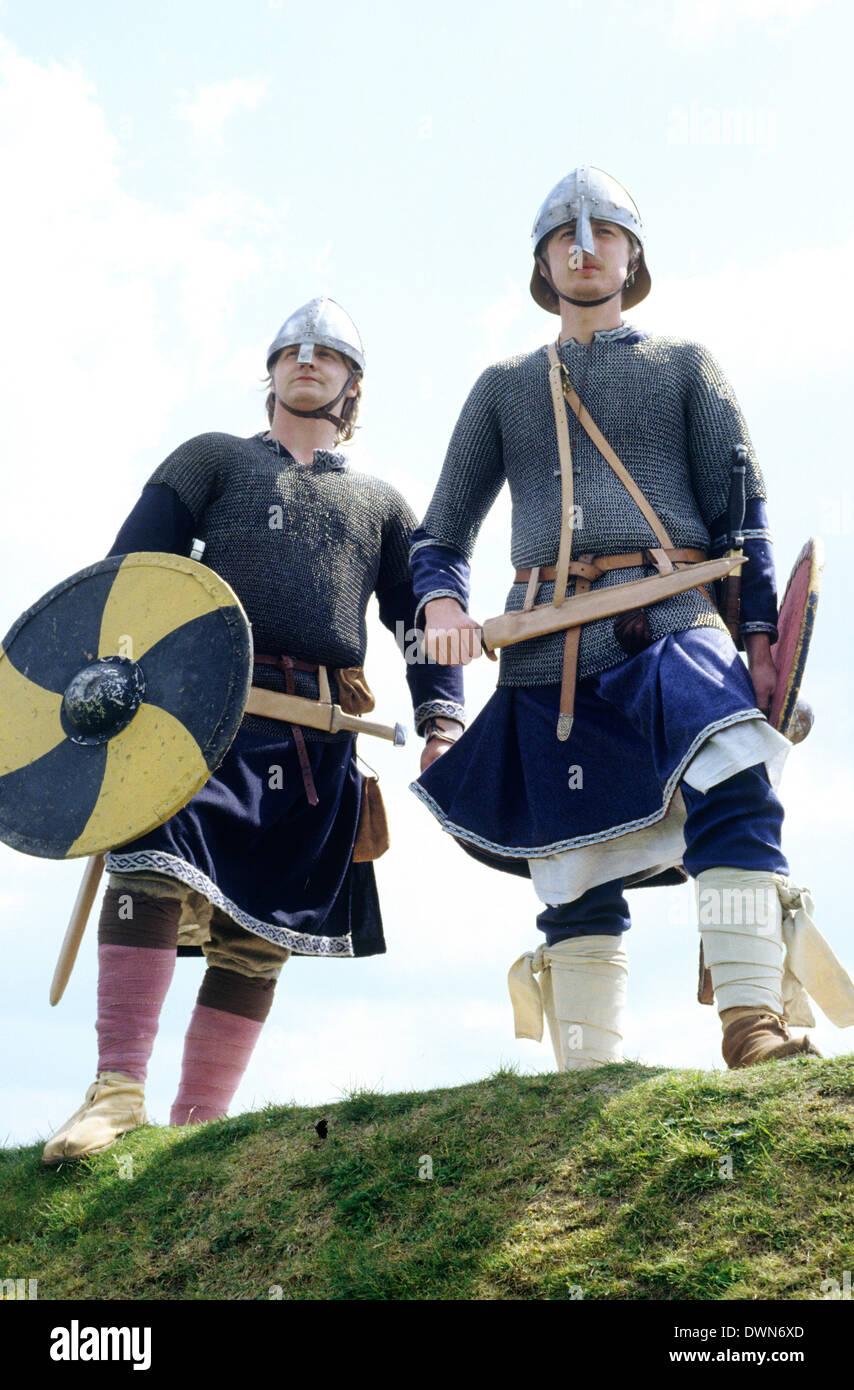 Período Saxon guerreros, del siglo IX, Inglés de reconstrucción histórica soldados soldado guerrero Inglaterra Foto de stock