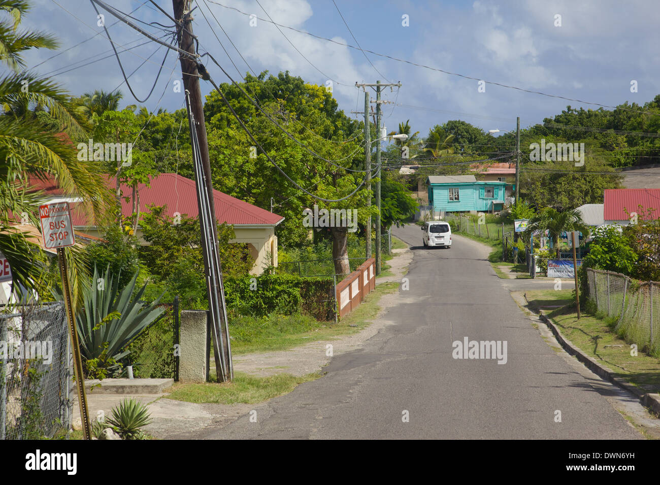 Carretera de Long Bay, San Pedro, Antigua, Islas de Sotavento, Antillas, Caribe, América Central Foto de stock