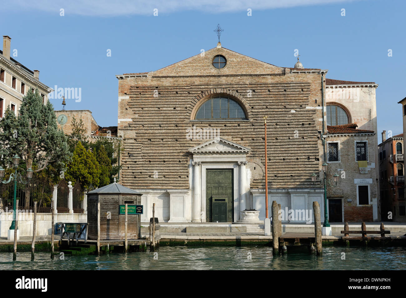Iglesia de San Marcuola, Grand Canal de Cannaregio, Venecia, Véneto, Italia Foto de stock