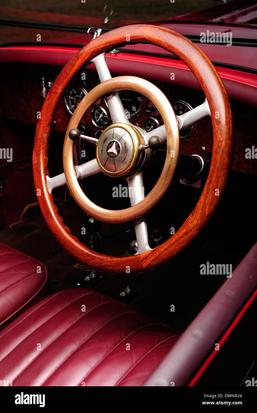Car dashboard hula girl -Fotos und -Bildmaterial in hoher Auflösung – Alamy