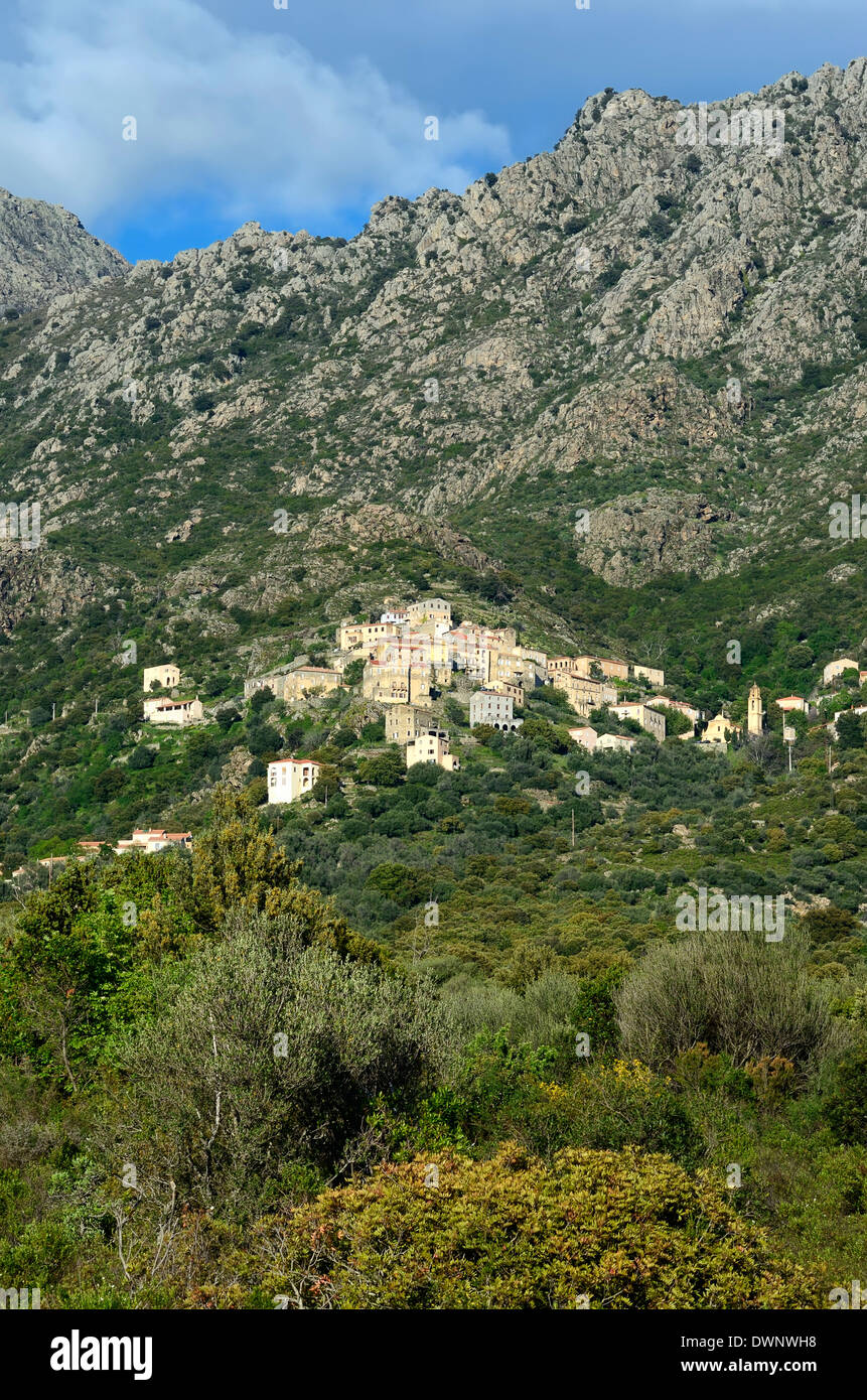 Aldea de montaña de lama en el valle del Ostriconi, Córcega, Francia Foto de stock