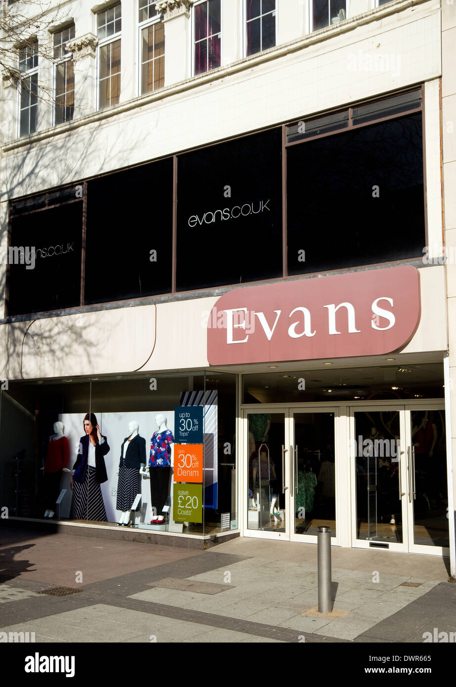 Tienda de ropa Evans, Queen Street, Cardiff, Gales. Foto de stock