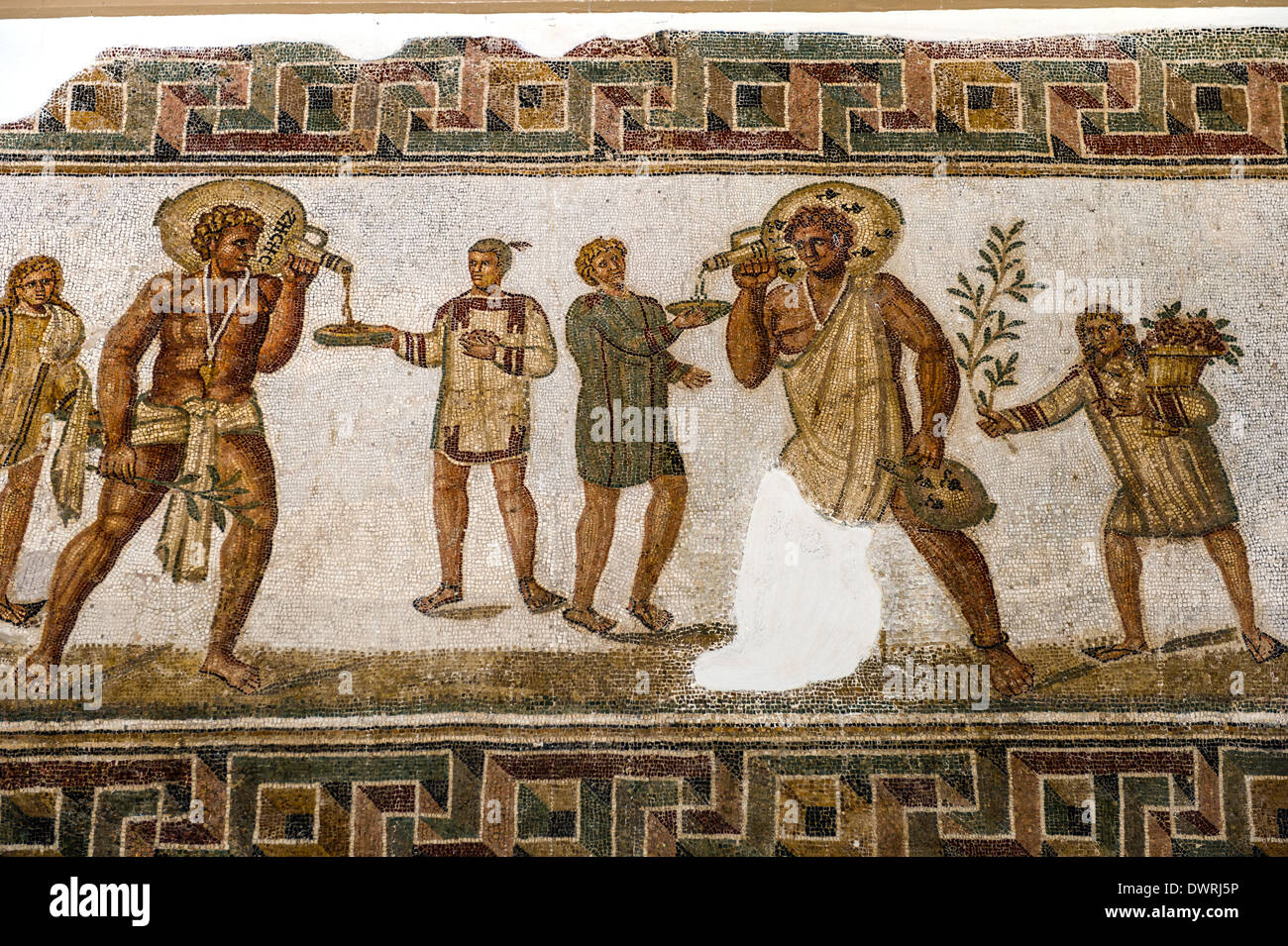 África, Túnez, Túnez, el Museo de Bardo, fresco romano de mosaico. Alegoría de vino. Fragmento. Foto de stock