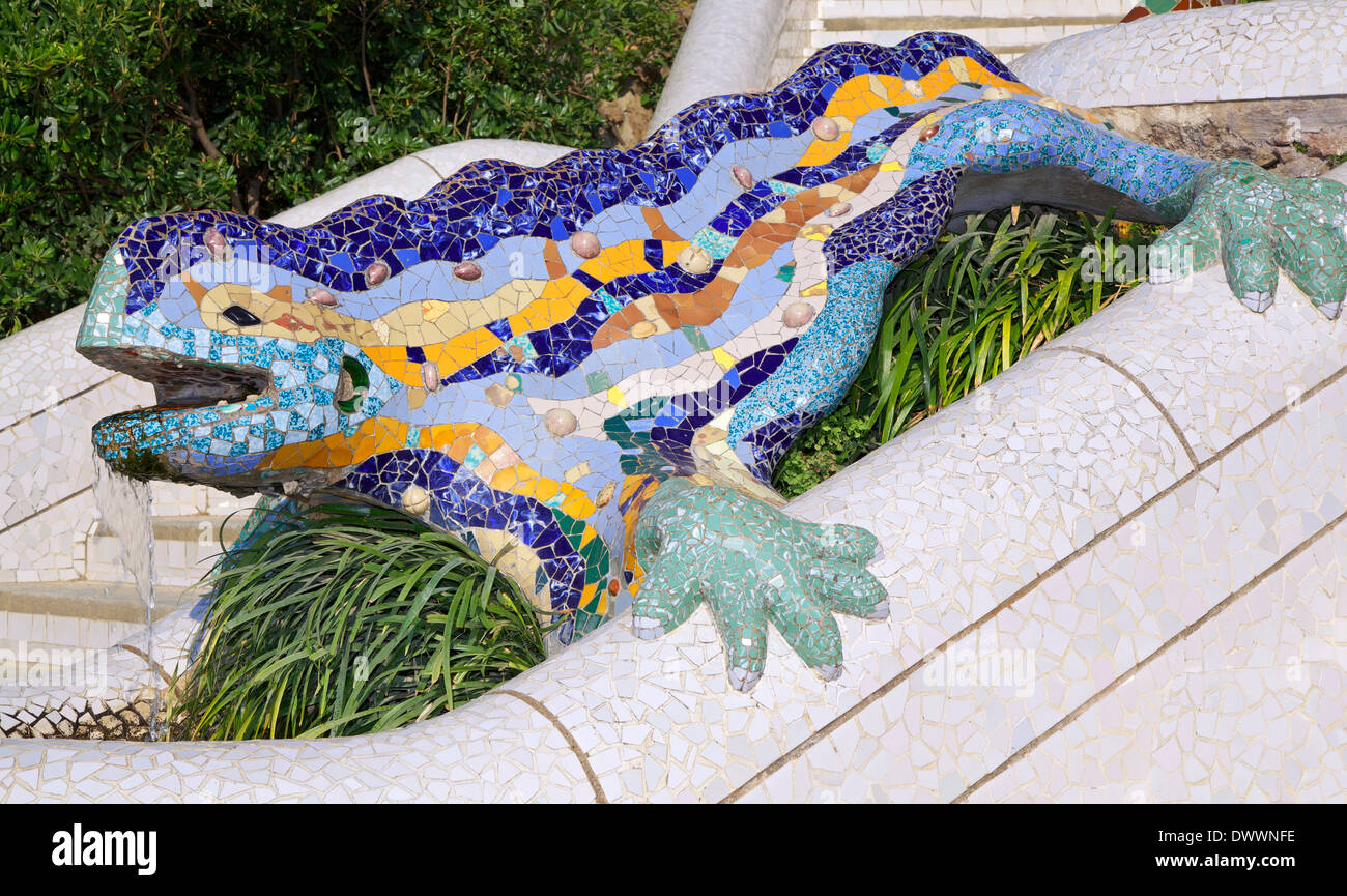 Antoni Gaudy's salamander, símbolo de Parc Guell en Barcelona Foto de stock
