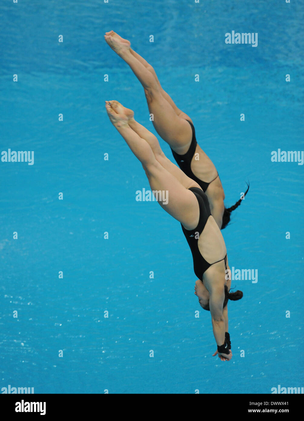 Beijing, China. 14 Mar, 2014. Meaghan Benfeito y Roseline Filion de Canadá competir durante la mujer 10m al final de la plataforma sincronizada FINA/NVC Diving World Series 2014 celebrada en el National Aquatics Centre, también conocido como el cubo de agua, en Beijing, capital de China, el 14 de marzo de 2014. Meaghan Benfeito y Roseline Filion ganó la medalla de plata con 307.56 puntos. Crédito: Qin Lang/Xinhua/Alamy Live News Foto de stock