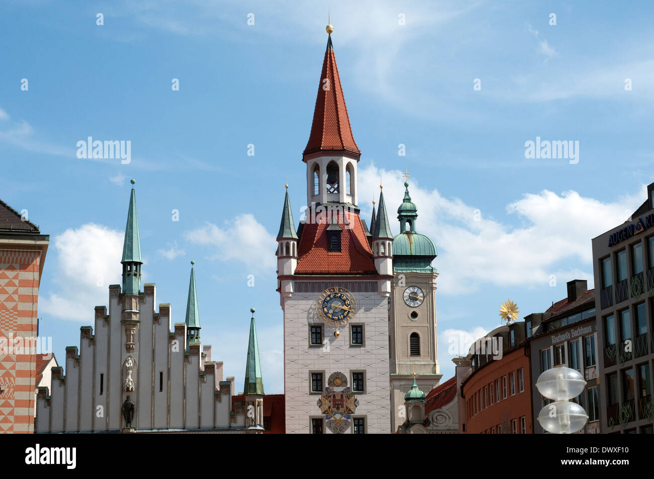 Alemania, Baviera, Munich, la plaza Marienplatz, la Torre de el Museo de los juguetes Foto de stock