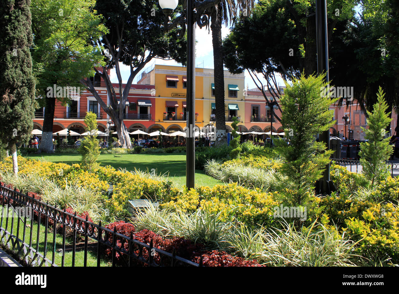 Jardines de la plaza principal de Puebla, México Foto de stock
