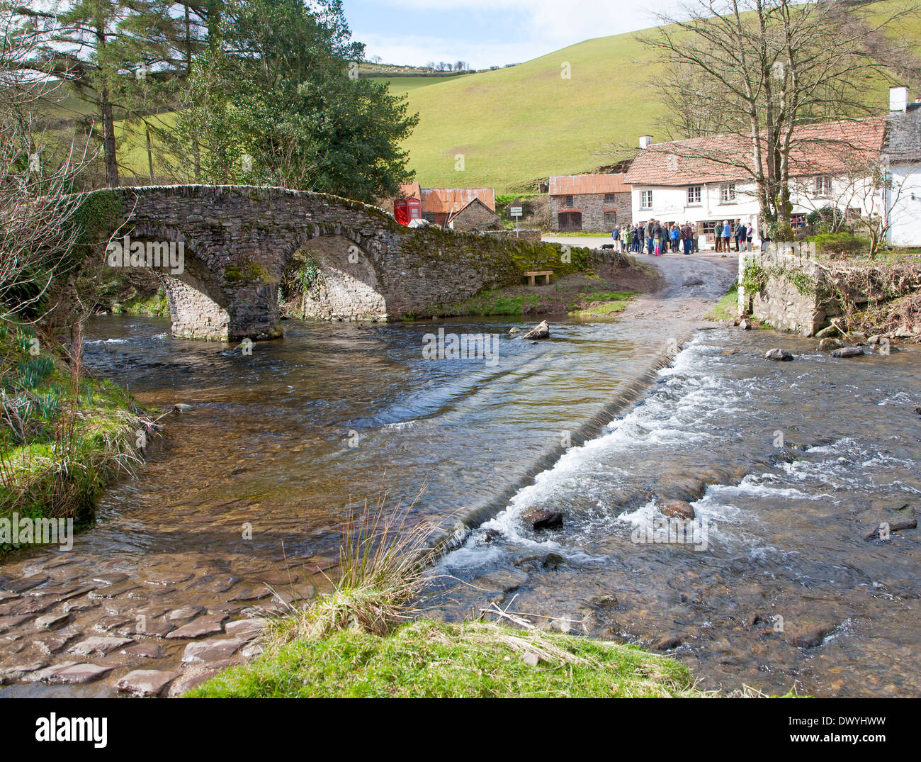 Puente sobre el río de agua Badgworthy, Lorna Doone granja, Malmsmead, Exmoor National Park, Devon, Inglaterra, Reino Unido. Foto de stock