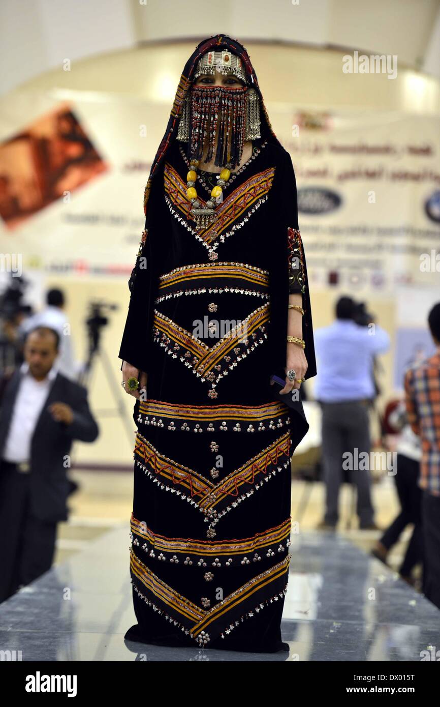 Traditional yemeni dress fotografías e imágenes de alta resolución Alamy