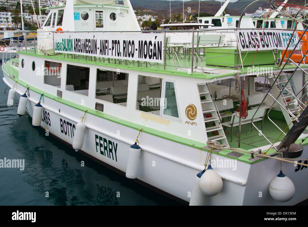 Glass bottom ferry fotografías e imágenes de alta resolución - Alamy