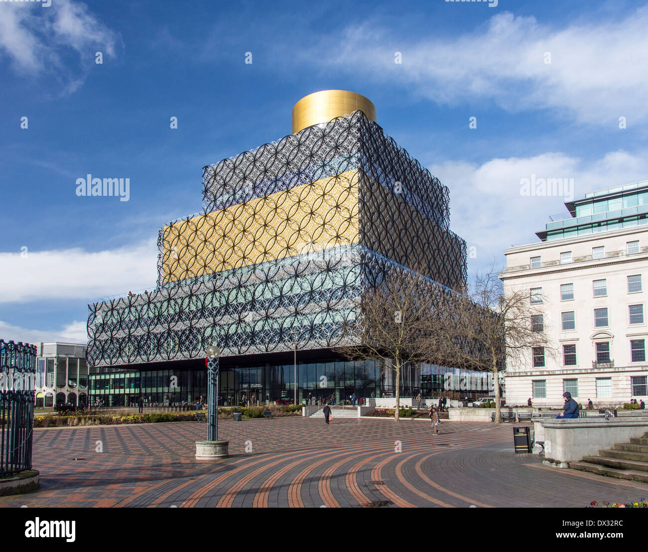 Biblioteca de Birmingham en la Plaza del Centenario. Diseñado por Francine Houben en / High Tech estilo postmoderno Foto de stock