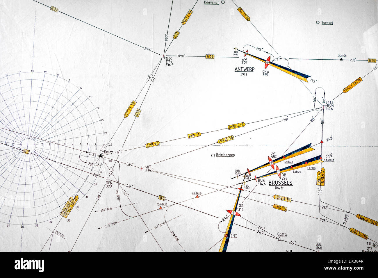 Gráfico de aeronáutica, mapa que muestra símbolos de waypoints y rutas de vuelo diseñado para ayudar en la navegación de aeronaves Foto de stock