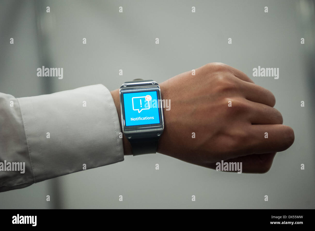 Londres, Reino Unido. 18 de marzo de 2014. Engranaje de la galaxia smartwatch de Samsung es mostrado en la Conferencia de Tecnología Portátil en Olimpia en Londres: Piero Cruciatti Crédito/Alamy Live News Foto de stock