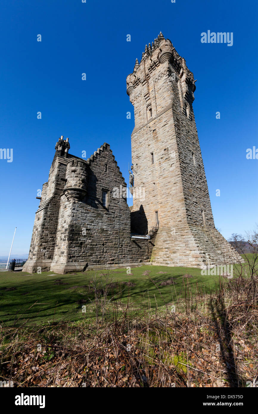 El National Wallace Monument sobre Abbey Craig, cerca de Stirling, Escocia Foto de stock