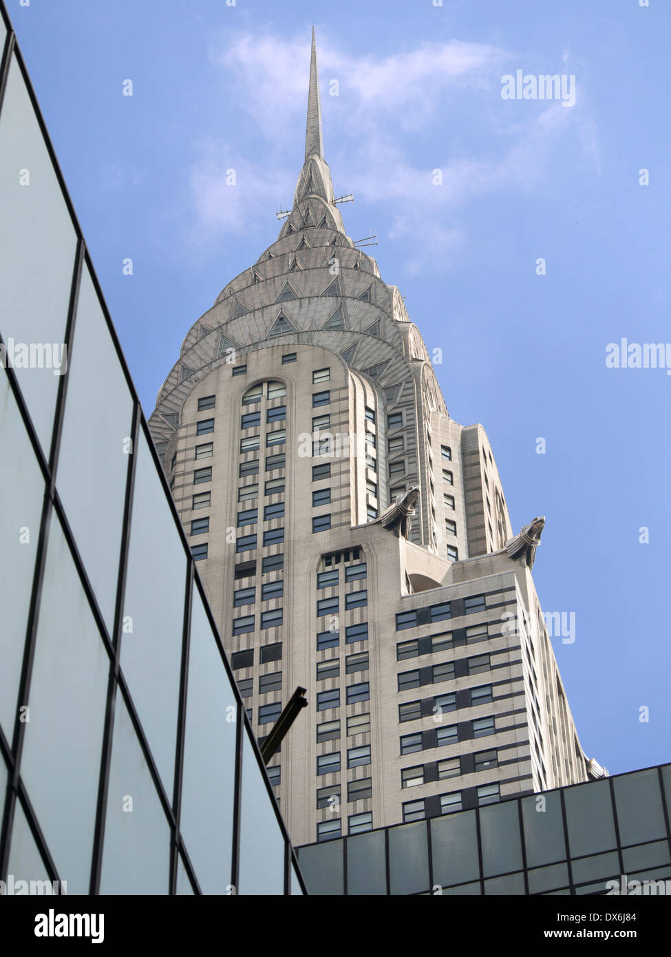 El edificio Chrysler visto desde la calle 42, Nueva York Foto de stock
