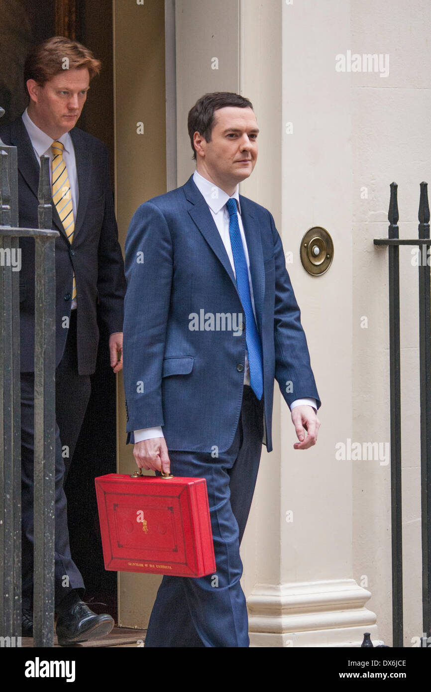 Downing Street, Londres, 19 de marzo de 2014. El Canciller George Osbourne deja 11 de Downing Street para entregar su discurso presupuestario al parlamento. Crédito: Paul Davey/Alamy Live News Foto de stock