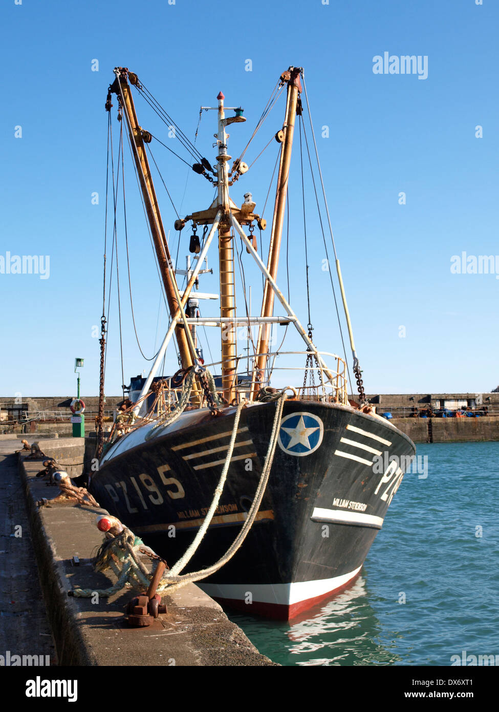 Pesca de arrastre William Stevenson amarrados en Newlyn Harbour, Penzance, Cornwall, Reino Unido Foto de stock
