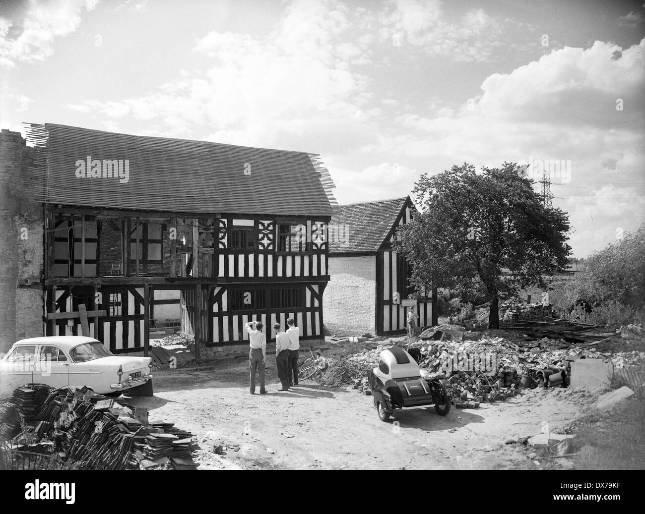 La casa solariega de un edificio catalogado de grado I en West Bromwich en la restauración realizada en 1958 después de años de abandono Foto de stock