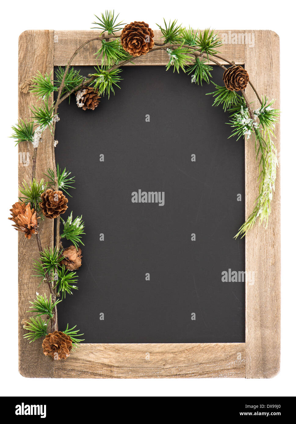 Pizarra con marco de madera y decoración de navidad aislado sobre fondo  blanco. vintage pizarra con lugar para el texto Fotografía de stock - Alamy