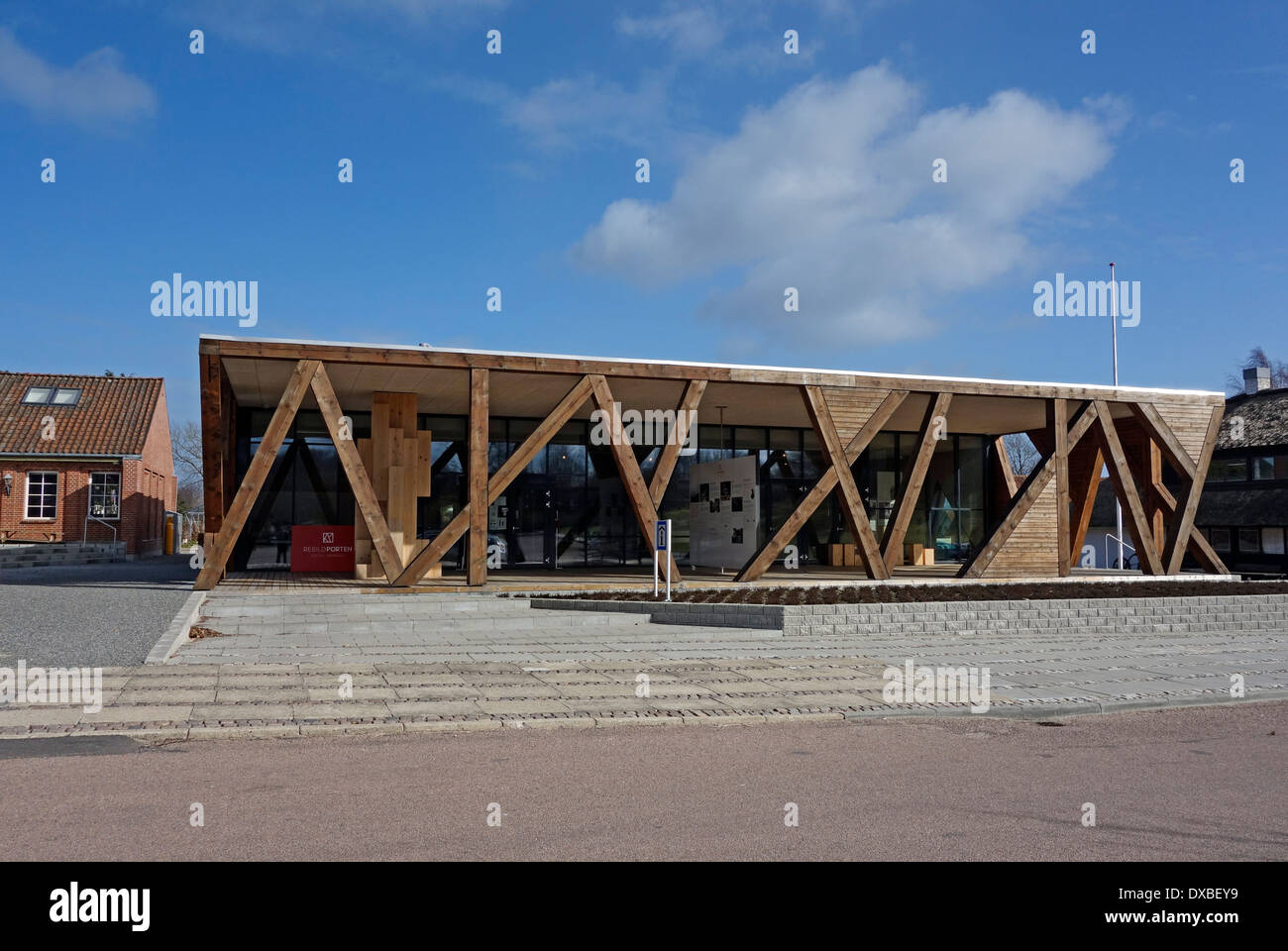 Centro de información en la entrada al Parque Nacional Rebild de Jutlandia, Dinamarca Foto de stock
