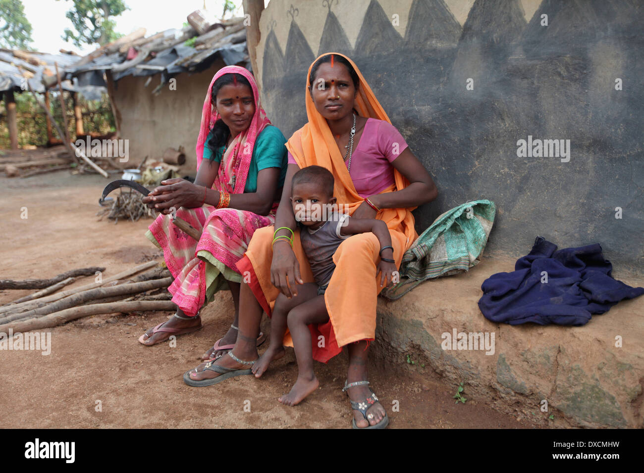 Las mujeres tribales en leisure time. Malhar casta. En el distrito Hazaribaug Kendwatoli village, Jharkhand Foto de stock