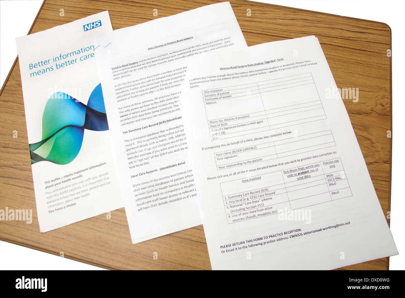 Folleto de NHS "Mejor Información significa mejores cuidados", respecto de los historiales médicos de los pacientes para compartir datos e información & opt out form Foto de stock