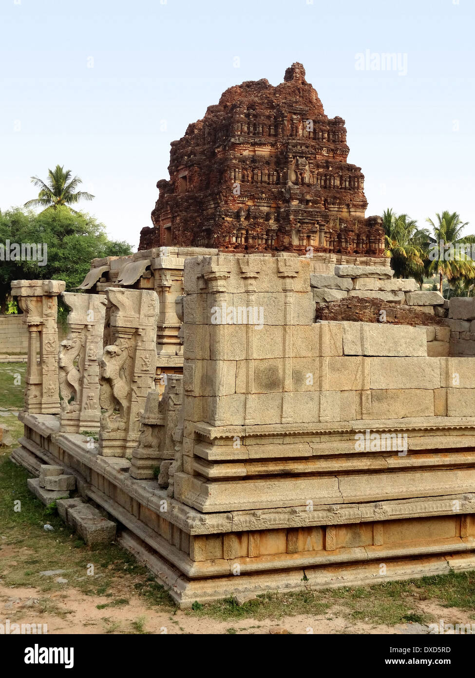 AchyutaRaya Temple en Hampi, una ciudad situada en el Estado de Karnataka, al suroeste de la India Foto de stock