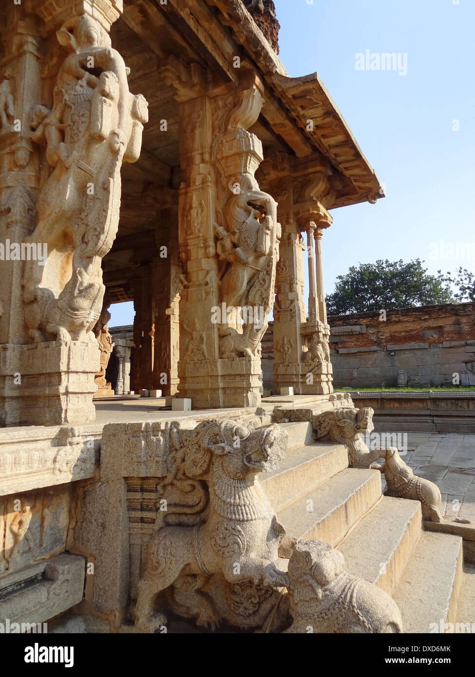 Templo Vittala al centro sagrado alrededor de Hampi, una ciudad situada en el Estado de Karnataka, al suroeste de la India Foto de stock