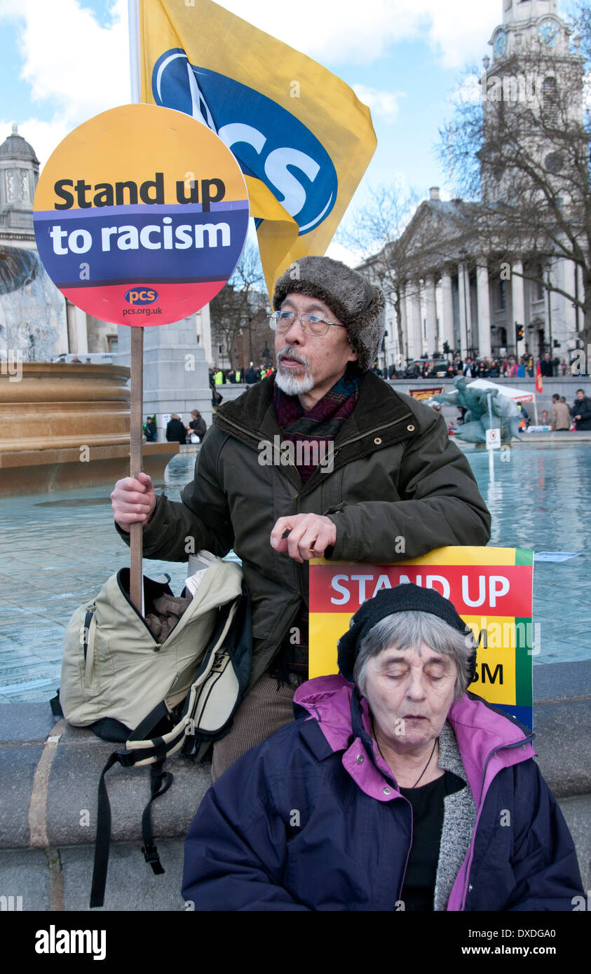 En la lucha contra el Racismo de la ONU día miles de marzo en Londres para el día de Acción de la UE contra el racismo y la victimización de los inmigrantes. Foto de stock